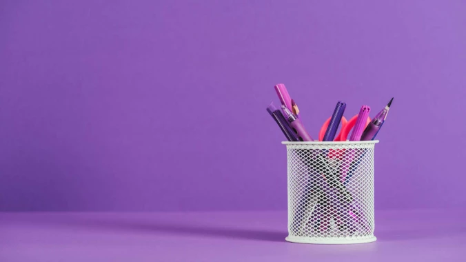 Confronto tra penne incise e stampate: quale scegliere per la vostra azienda?