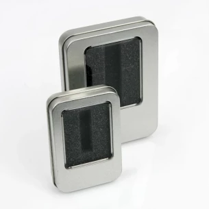 Piccola scatola di metallo per memory stick